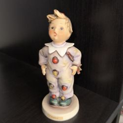 Goebel Hummel # 328 – TMK6 – Carnival Boy The Goebel M.J. Hummel "Carnival" Boy