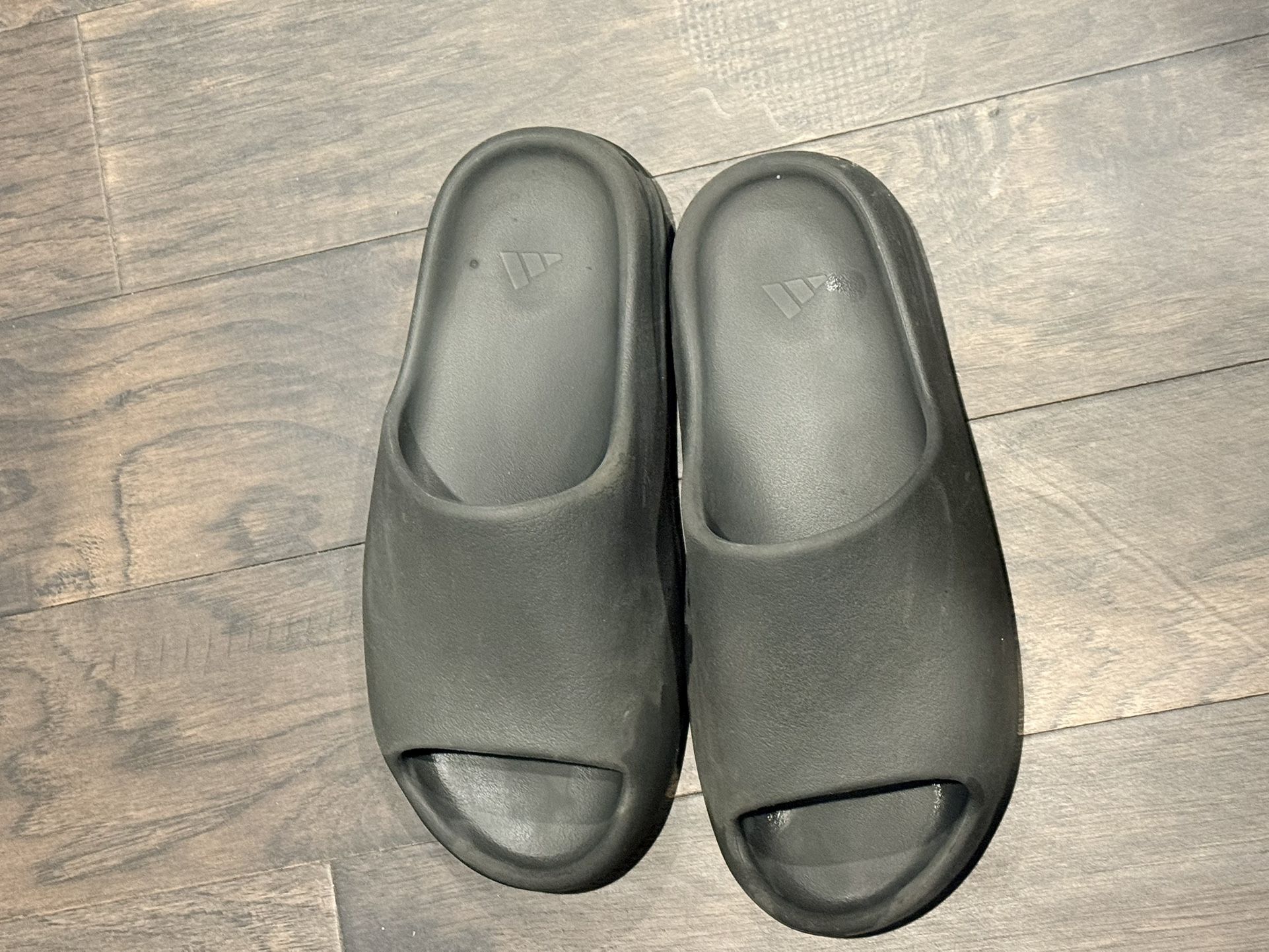 Yeezy - Black Size 12 US