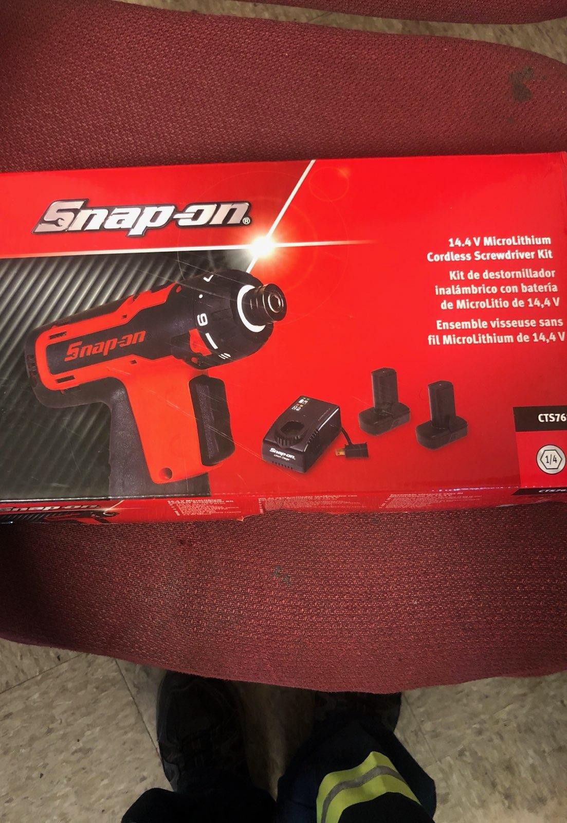 Snap-on cordless screwdriver kit