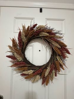 Door wreath - beautiful neutral color scheme