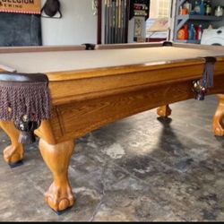 Pool Table ( Free Delivery & Set Up & New Color Felt Of Your Choice ) 