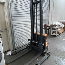 EKKO Semi-Electric Straddle Stacker 138" Lift Height | 3300 lb Capacity | EA15D