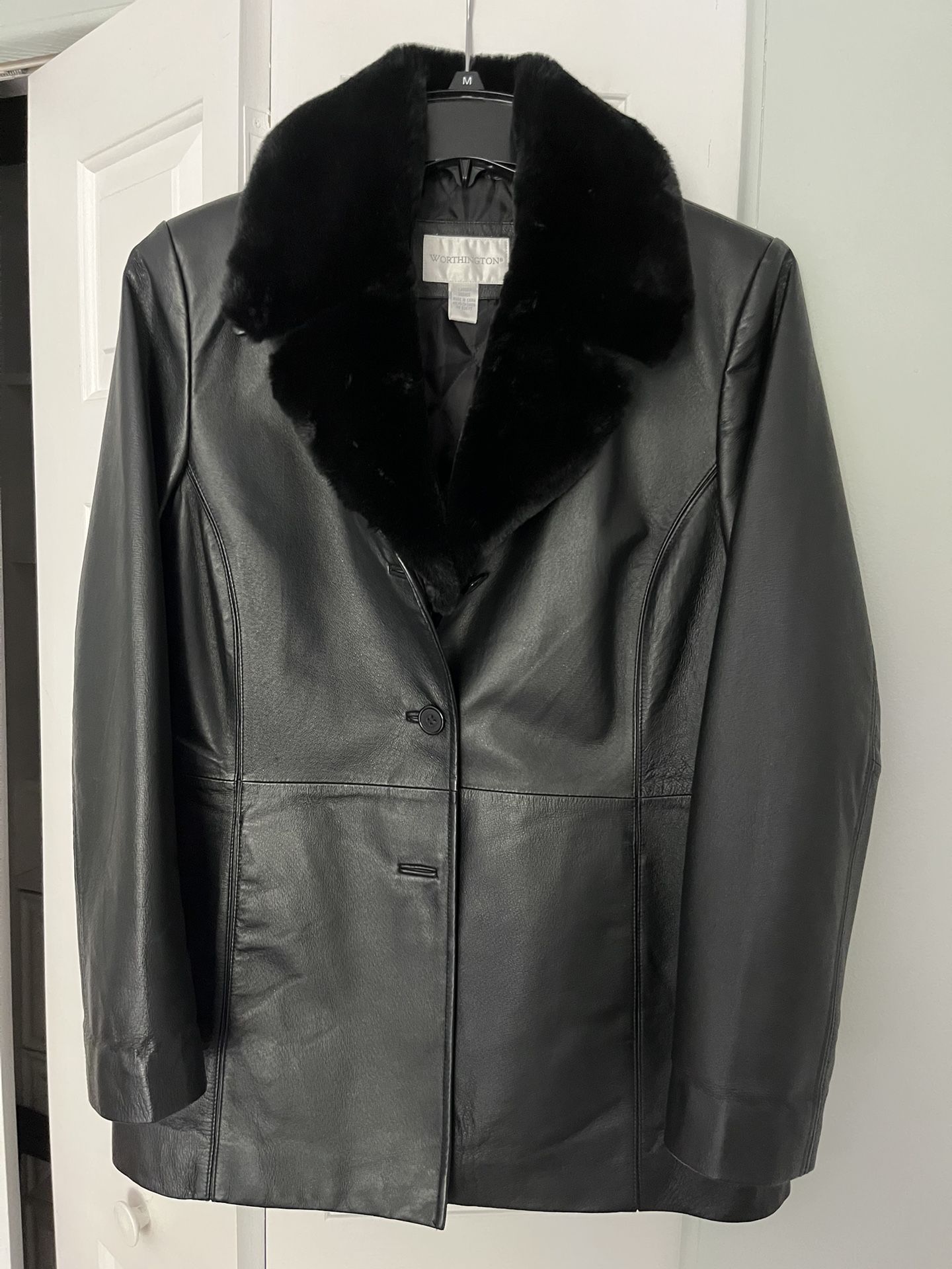 Women’s Leather Jacket With Fur Collar