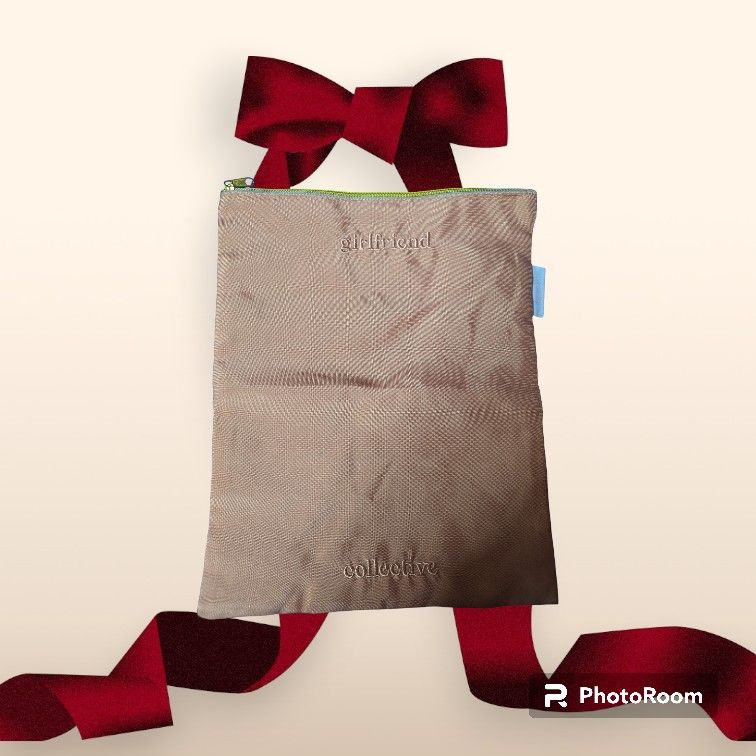 Girlfriend Collective Zipper Dust Bag