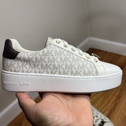 MK Michael Kors Poppy Lace-Up Sneakers Vanilla Size 7W w/o Box