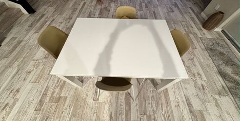 Extendable IKEA dining table