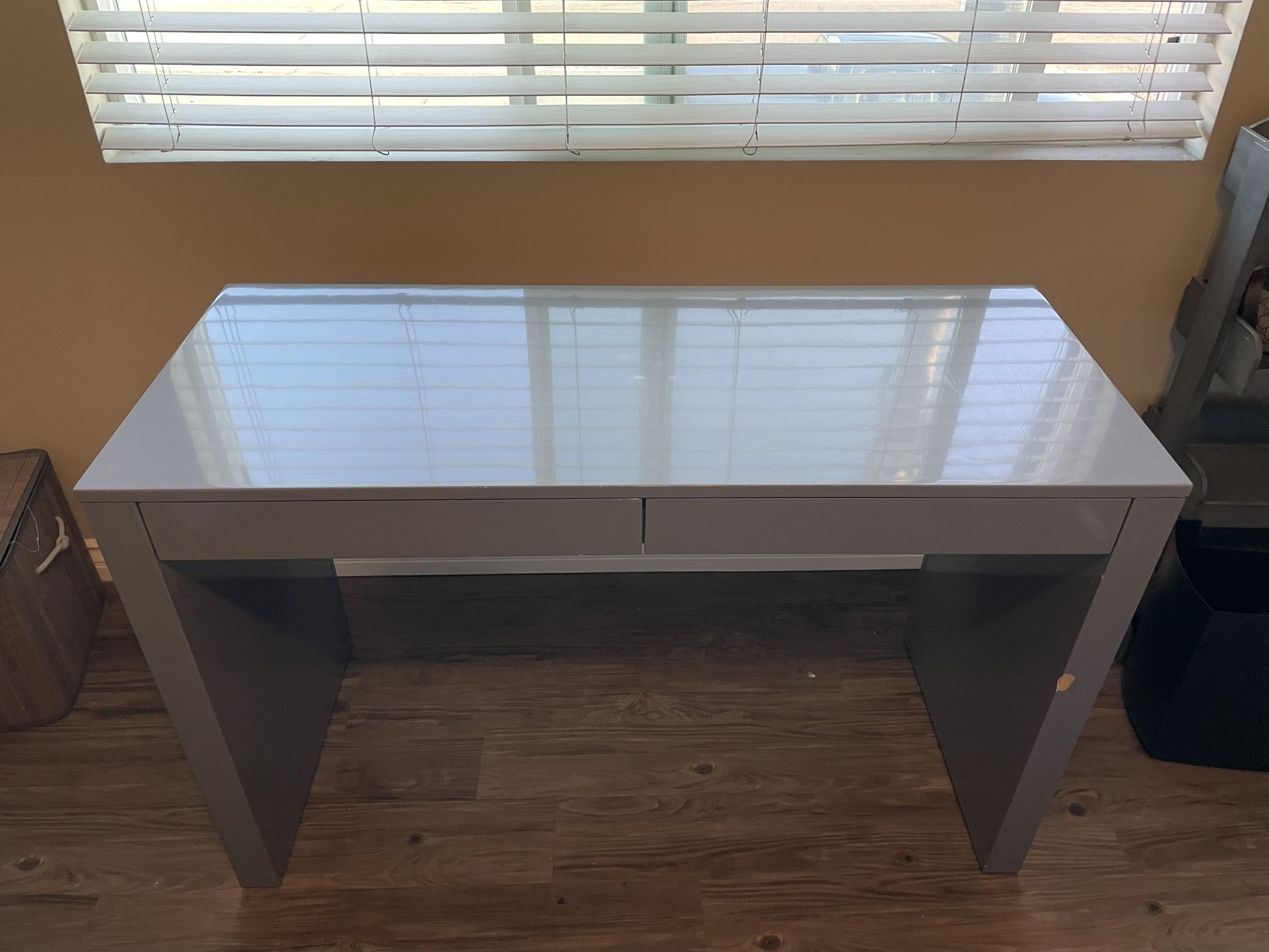 2 Drawer Desk 40in L x 24.5in W x 21in H