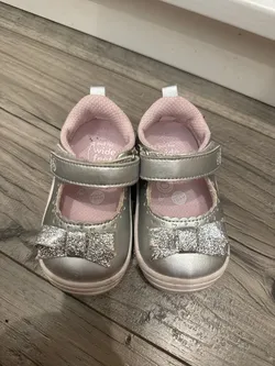 Stride Rite 360 Erica Baby Girl Mary Janes, Silver Bow, Size 4M