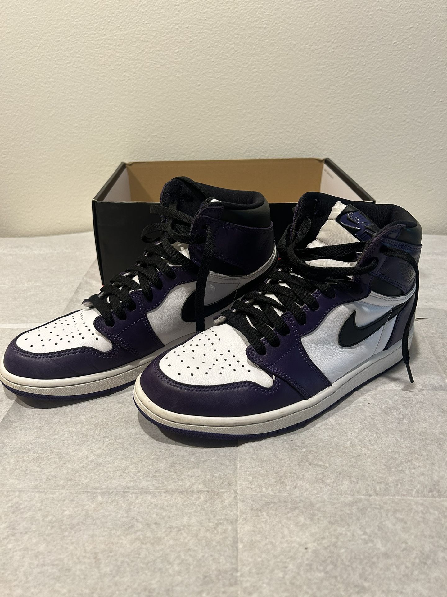Air Jordan 1 Retro High OG "Court Purple" - Men's US 8.5 / Women's US 10 / EU 42