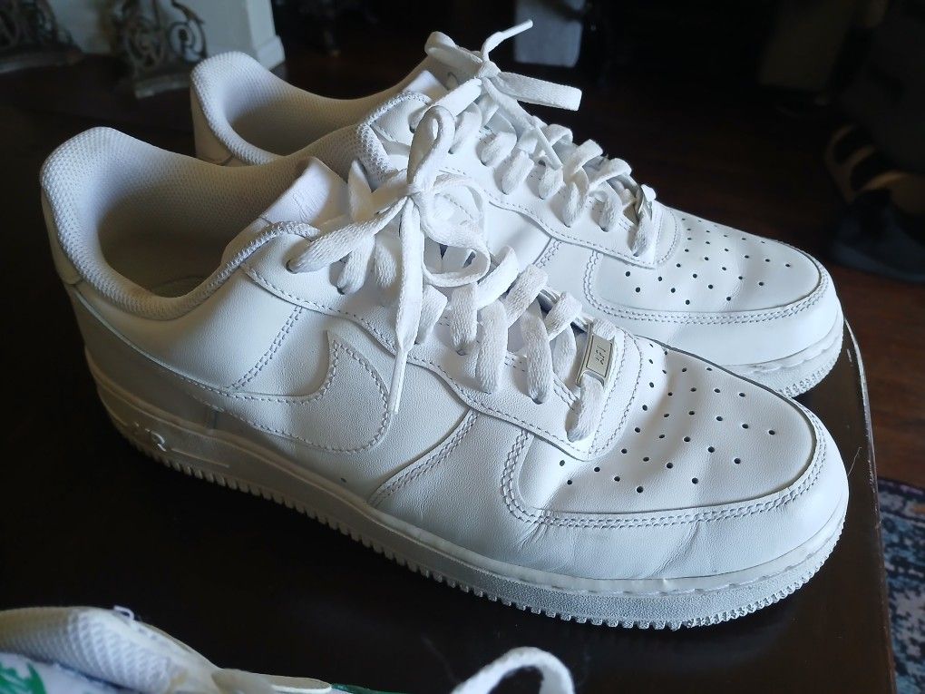 MEN Nike Low Top LEATHER SHOES SIZE 12