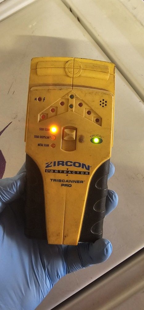 ZIRCON STUD FINDER