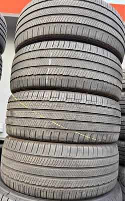 235 45 18 vendo un set de llantas usadas en excelente condición marca Michelin