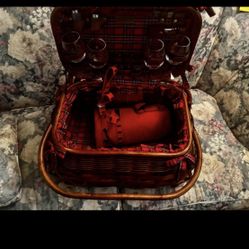 Beautiful Picnic Basket 