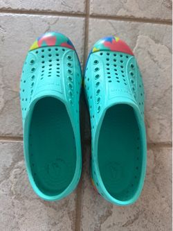 🌈 Native Jefferson Shoes – Youth Size J1 – Color Splash