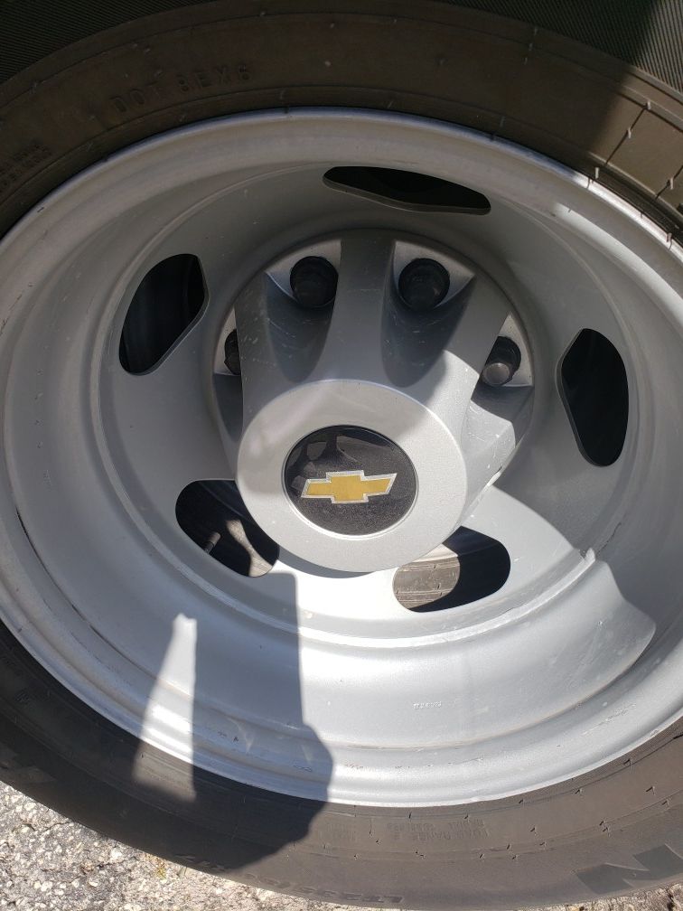 2016 Chevy steel wheels and plastic caps, NO TIRES