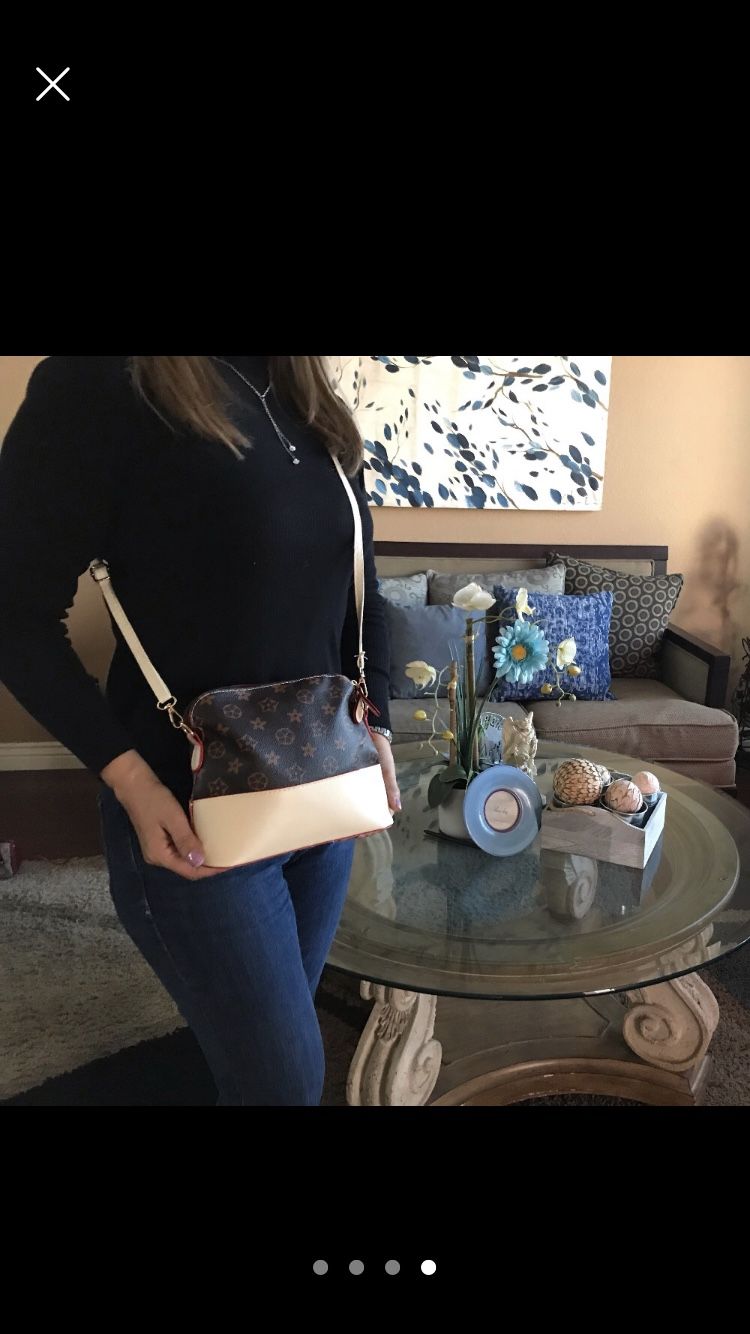 Big prints flower shells classic shoulder bag brown/beige color $12