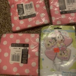 Minnie Mouse Party Set Everything Sealed !!! $30