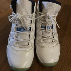 Jordan 11 legend blue size 5.5