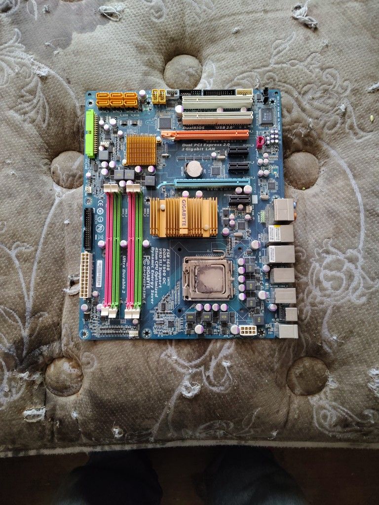 Gigabyte Fsb 1600 Gaming Motherboard
