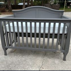  Baby Crib With Mattress 