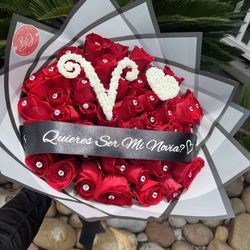 Ramo Buchón $165 Ribbon And Initial 