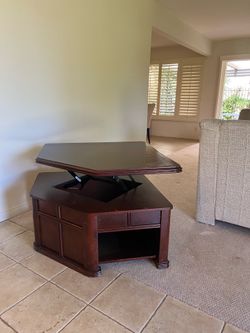 Lift-Top Coffee Table!