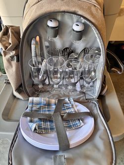 4-Person Picnic Backpack Set