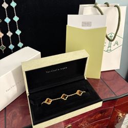 Gold And Tiger Eye Clover Bracelet