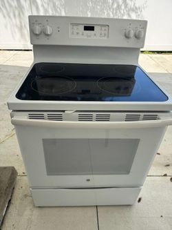 GE White Electric Range with Glass Cooktop