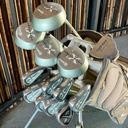 Ladies Wilson Golf Club Set - Callaway Wedge, Nike Bag