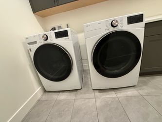 LG ThinQ Washer & Dryer Set – 1.5 Years Old – Like New – Steam & Wi‑Fi – Perfect Condition