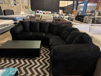 Black Velvet Sectional. 🚚WE DELIVER🚚
