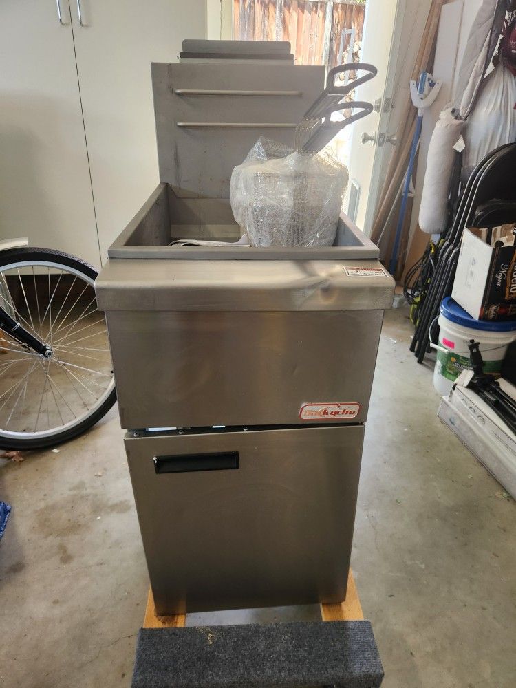 New Commercial Gas Fryer