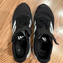 Adidas Kid Boys Size 1 - Estimated Age 6-8