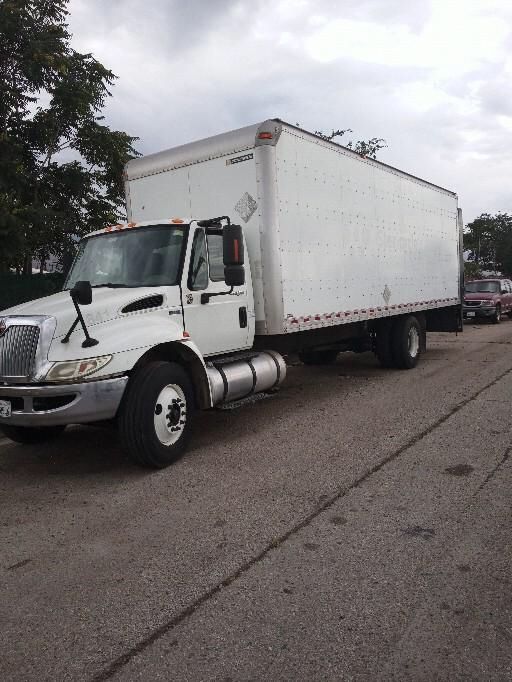 26 ft Box truck with a lift gate for Sale in Highland, CA - OfferUp
