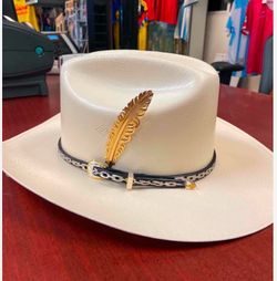 Sombrero de Palma de 5000X con toquilla de plata y pluma chapeada