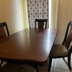 Wooden table and 4 Chairs (chairs In Poor Condition)