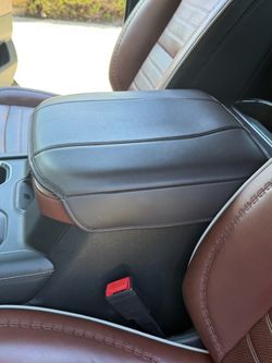 Center Console Lid Cover – 2023 GMC Sierra 1500 Denali Ultimate