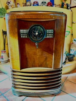 Zenith 9s367  Zephyr  Antique Radio with added Aux Jack for external audio