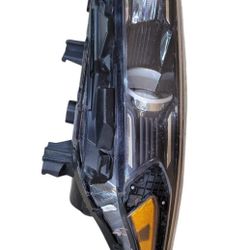 Hyundai Mobis Headlight Assembly, Driver's Side (LH) of a 2022 To 2024 Kia Forte