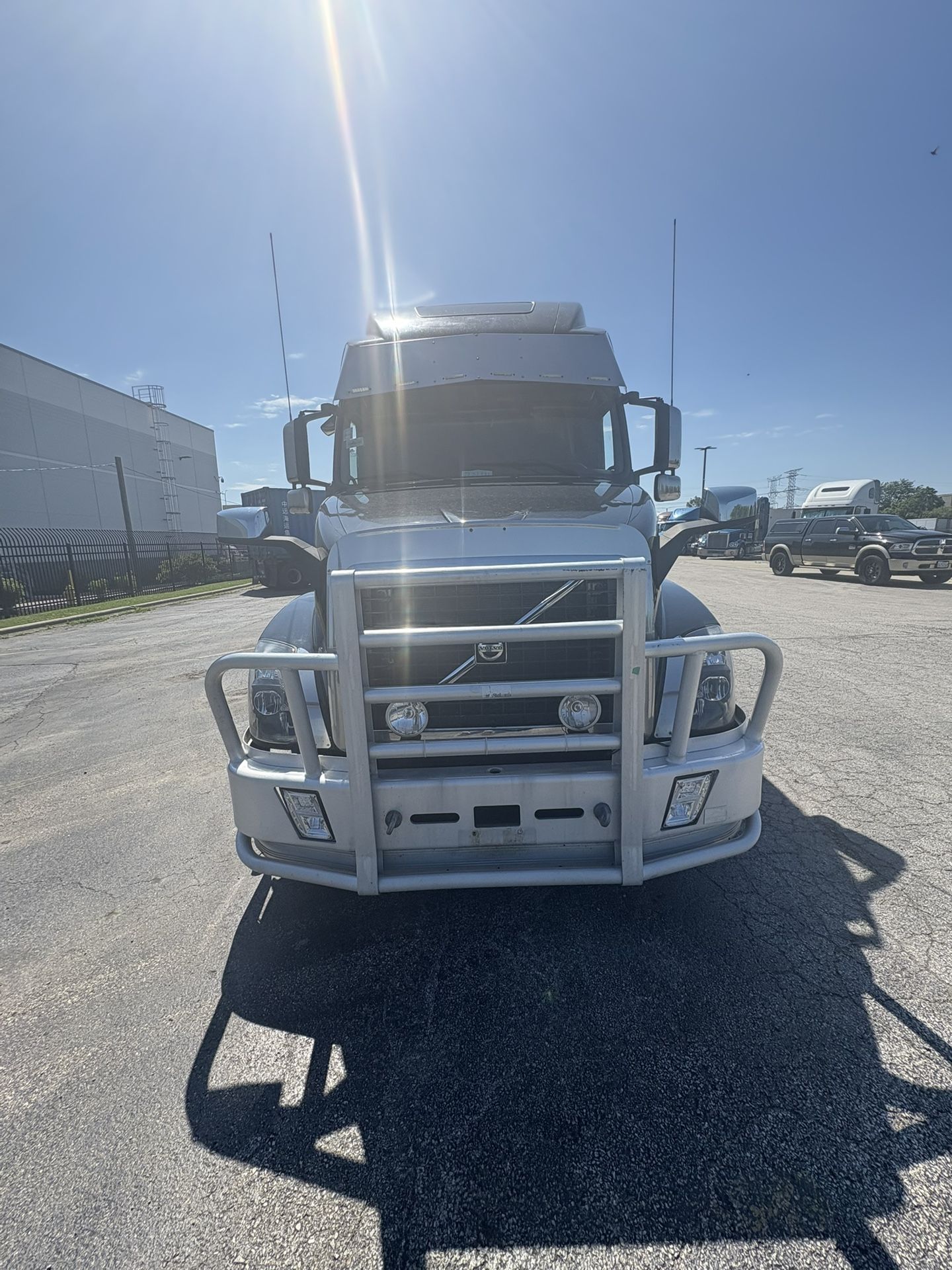 2004 Volvo VNL 780
