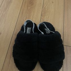 Kids uggs slides