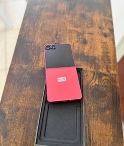 Samsung    galaxy   flip. 7