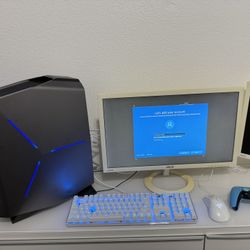Alienware Aurora i7 + x2 White Gaming Monitors + Razer Deathadder 