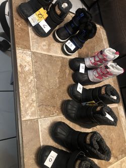 KIDS AND ADULTS SNOW BOOTS NEW CASH ONLY AVAILABLE  PLEASE READ THE DESCRIPTION 