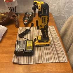 Multi tool Dewatl De 20 Volts 