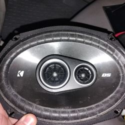2 Kicker 6x9 Speakers