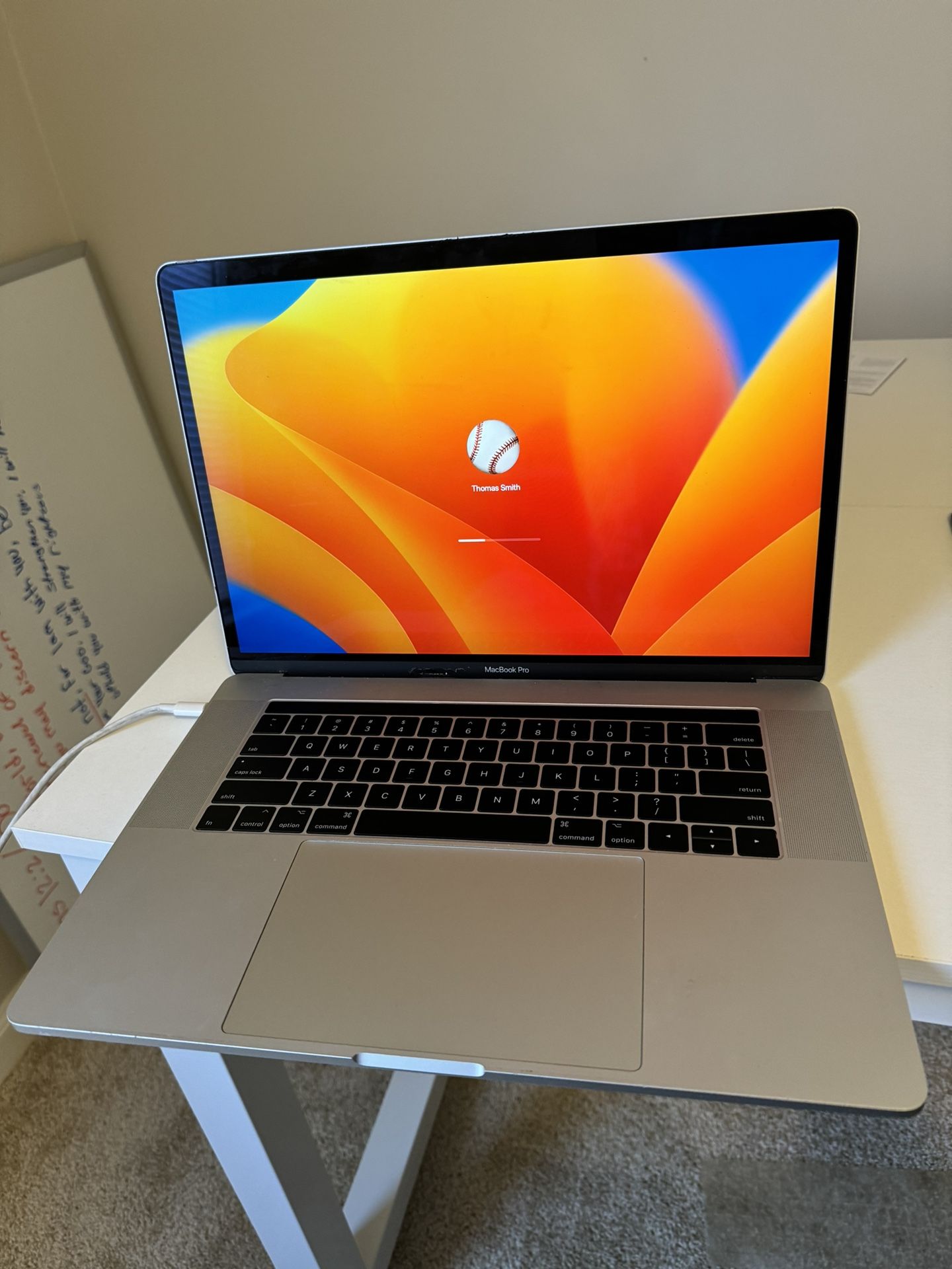 Macbook Pro 15” Touchbar W/ Fingerprint ID (2017)