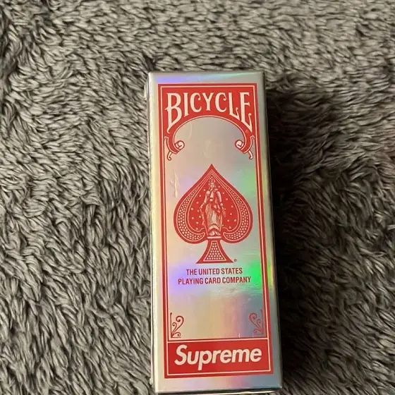 supreme bicycle holographic slice cards available in store today. elles refltent lidentit unique de la marque Supreme Supreme Bicycle Holographic Slice Card