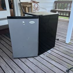 Mini refrigerator